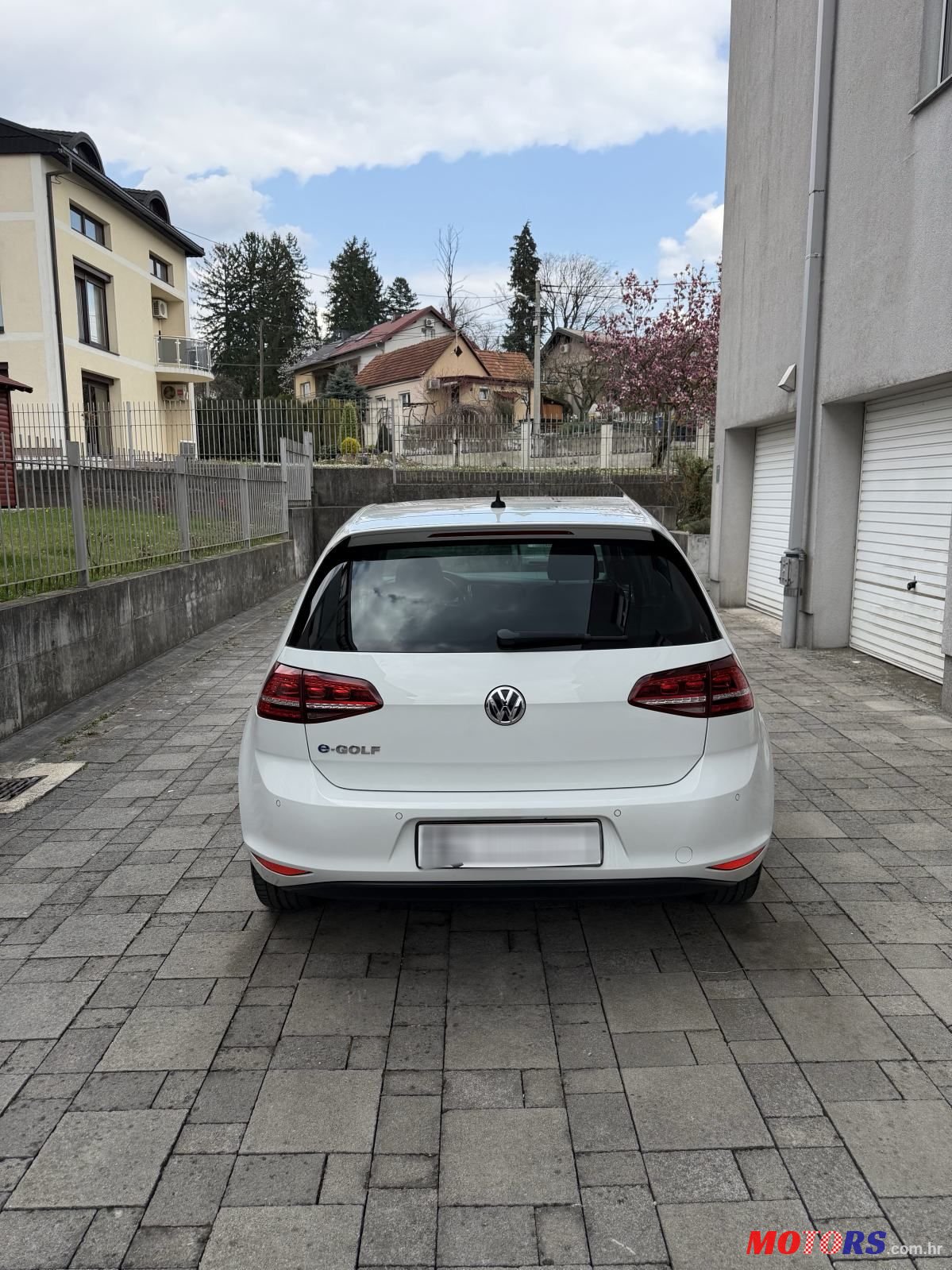 2015' Volkswagen Golf VII E-Golf photo #6