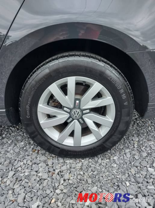 2015' Volkswagen Passat photo #5