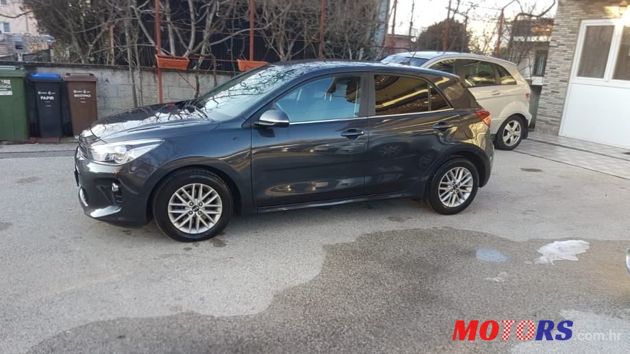 2017' Kia Rio photo #5