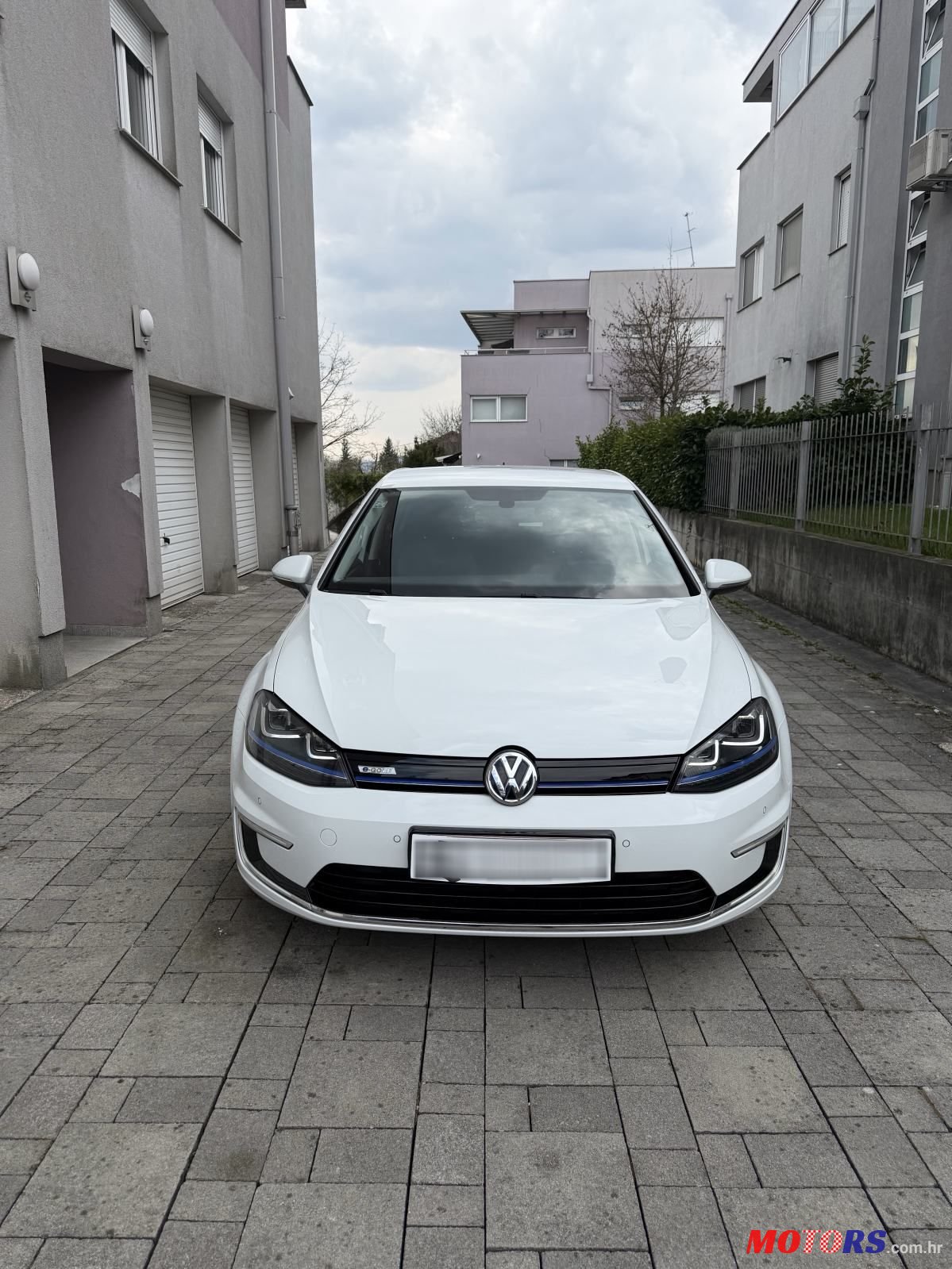 2015' Volkswagen Golf VII E-Golf photo #2