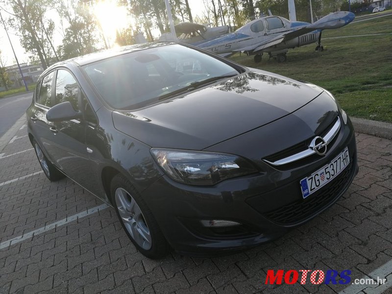 2013' Opel Astra J photo #5
