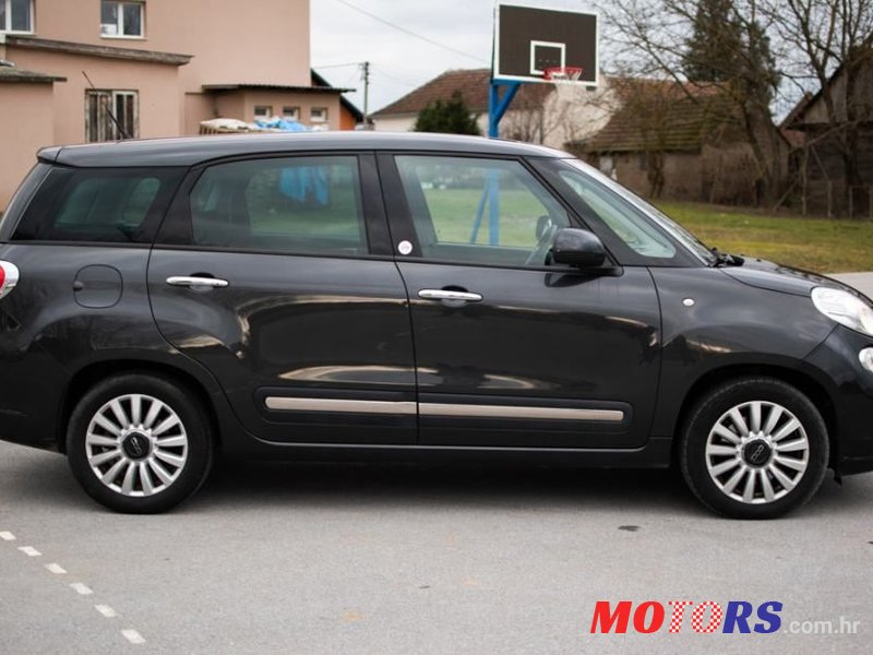 2016' Fiat 500L photo #4