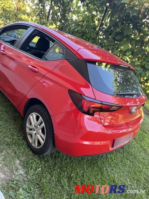 2018' Opel Astra photo #3