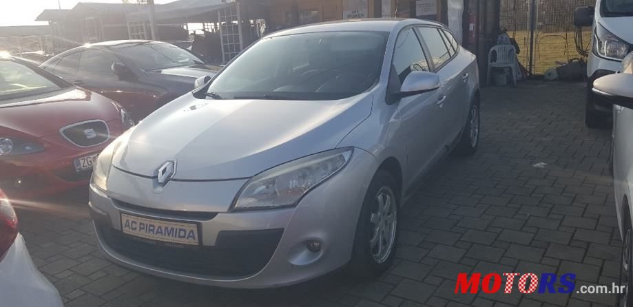 2010' Renault Megane Grandtour photo #3