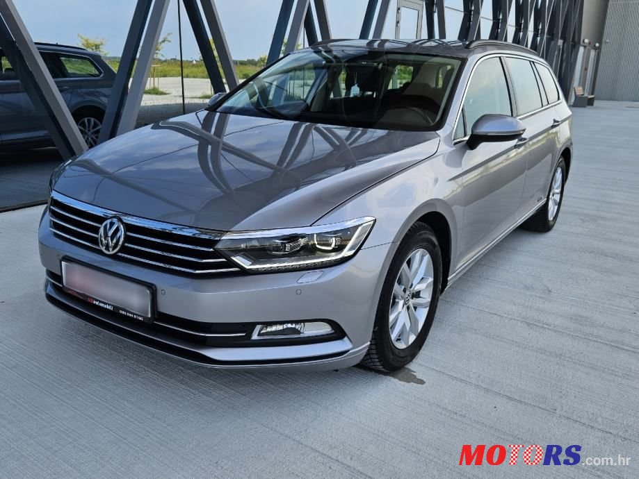 2019' Volkswagen Passat Variant photo #1
