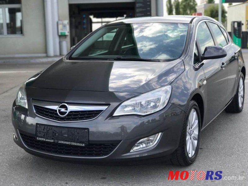 2010' Opel Astra 1,7 Cdti photo #1