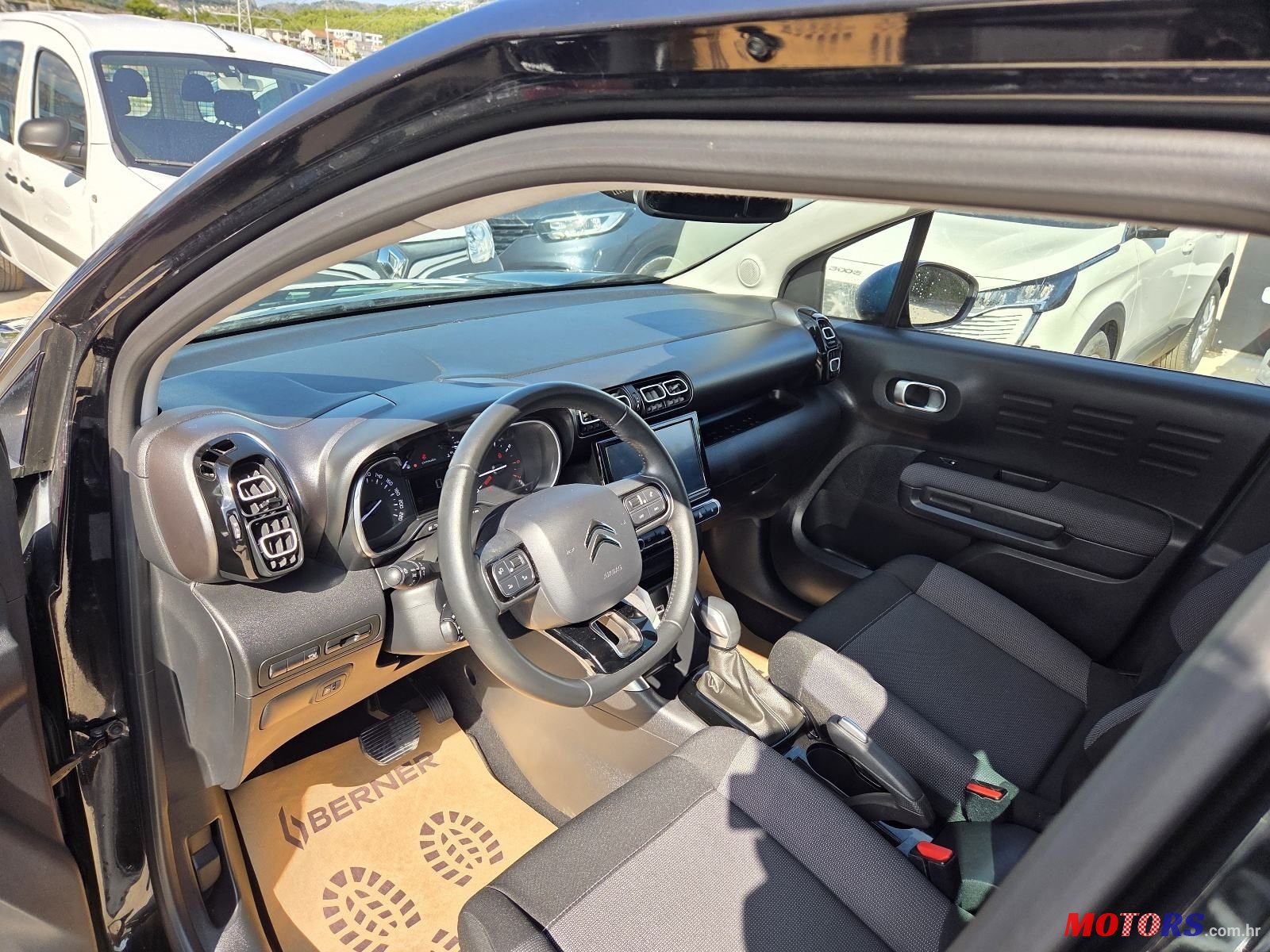 2021' Citroen C3 Aircross 1,2 Puretech photo #6