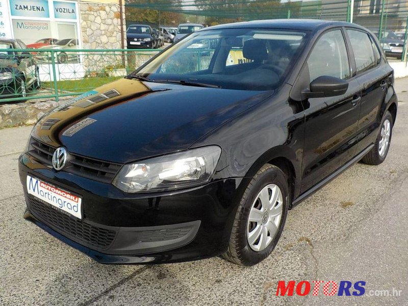 2011' Volkswagen Polo photo #1