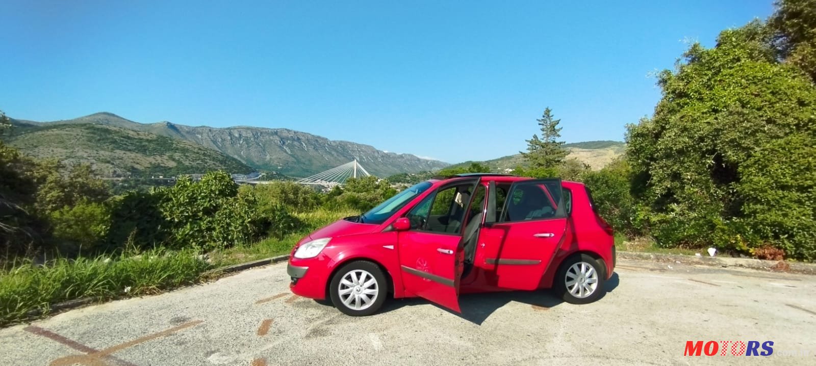 2008' Renault Megane Scenic photo #3