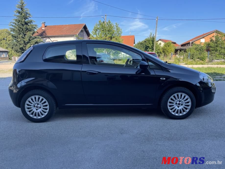 2012' Fiat Punto Evo photo #6