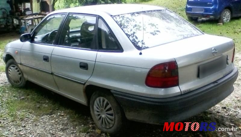 2002' Opel Astra Classic photo #5