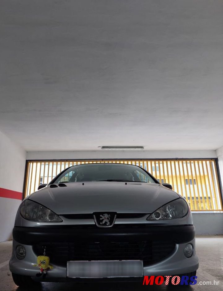 2001' Peugeot 206 1.6 16V Sport photo #2