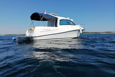 Quicksilver Captur 605 Pilothouse gliser, plovilo