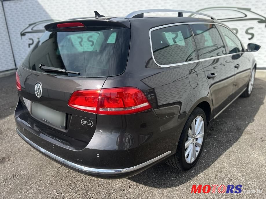 2011' Volkswagen Passat Variant photo #6