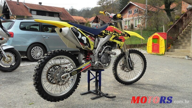 2009' Suzuki photo #1