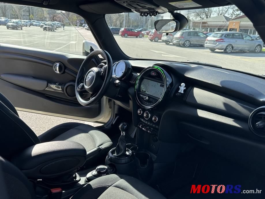 2015' MINI Cooper One photo #4