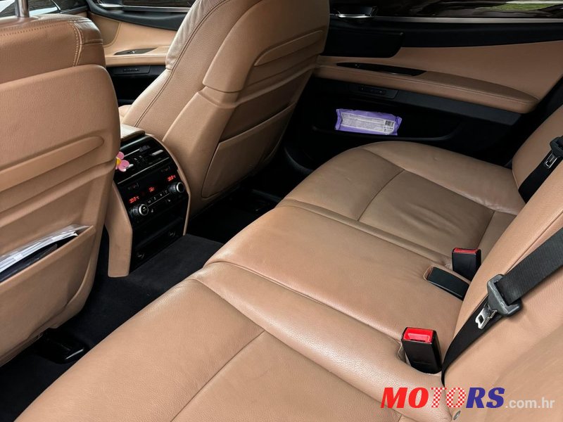 2013' BMW Serija 7 740D photo #6