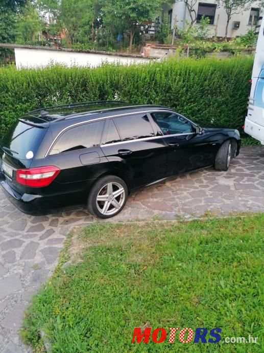 2011' Mercedes-Benz 220 Cdi T photo #1