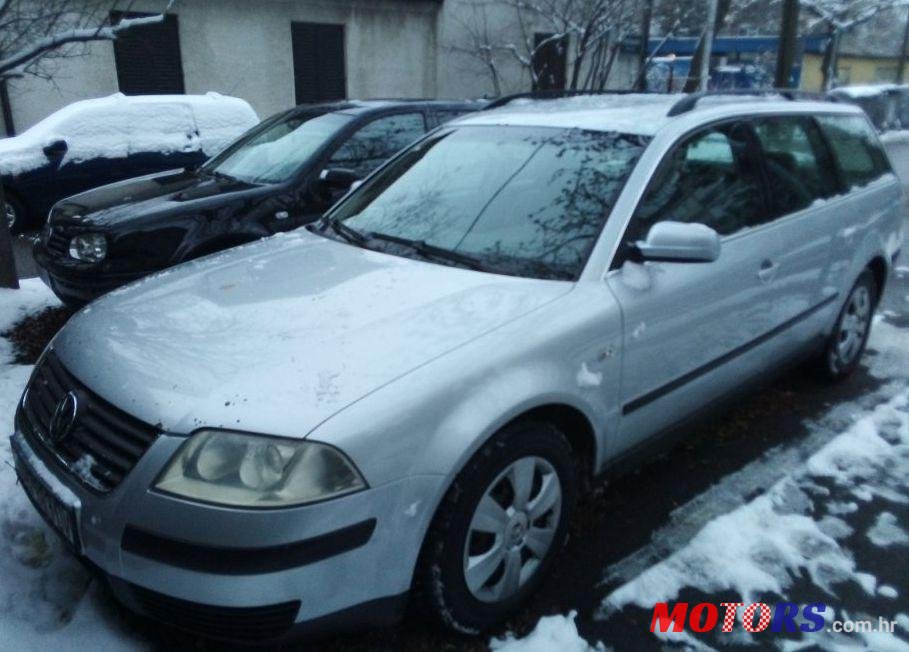 2001' Volkswagen Passat Variant photo #1
