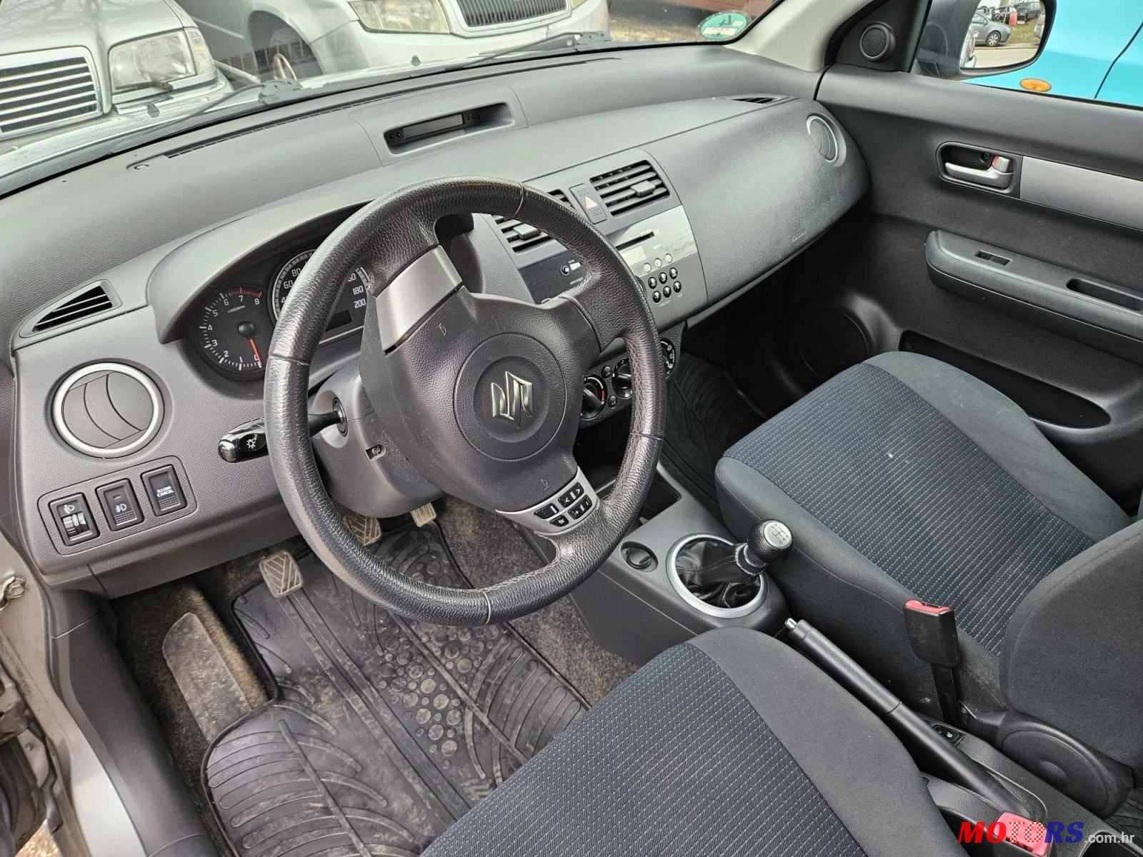 2009' Suzuki Swift 1,3 Gc photo #4