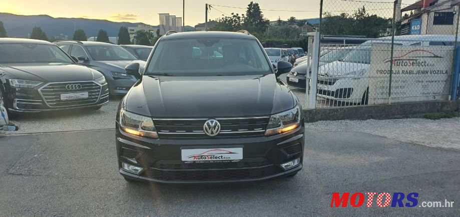2017' Volkswagen Tiguan photo #3
