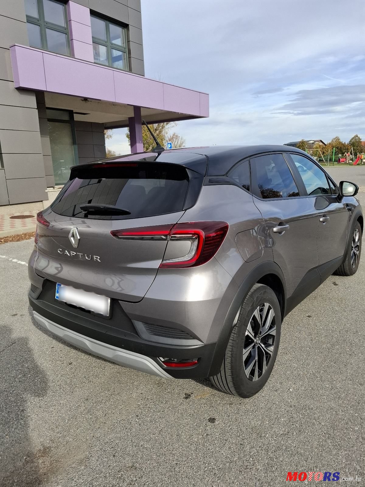 2022' Renault Captur Tce photo #2