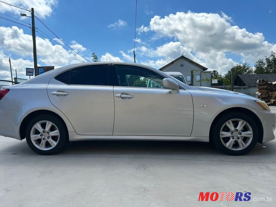 2008' Lexus IS 220D photo #4