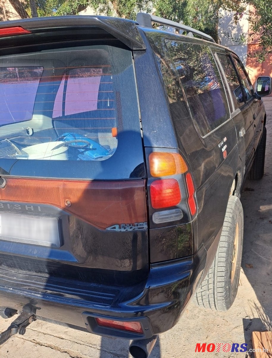 2002' Mitsubishi Pajero Sport photo #3