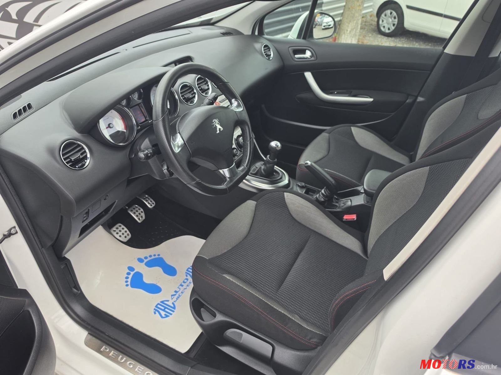 2012' Peugeot 308 Sportium2 photo #2