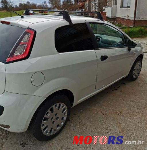 2011' Fiat Punto Evo photo #4