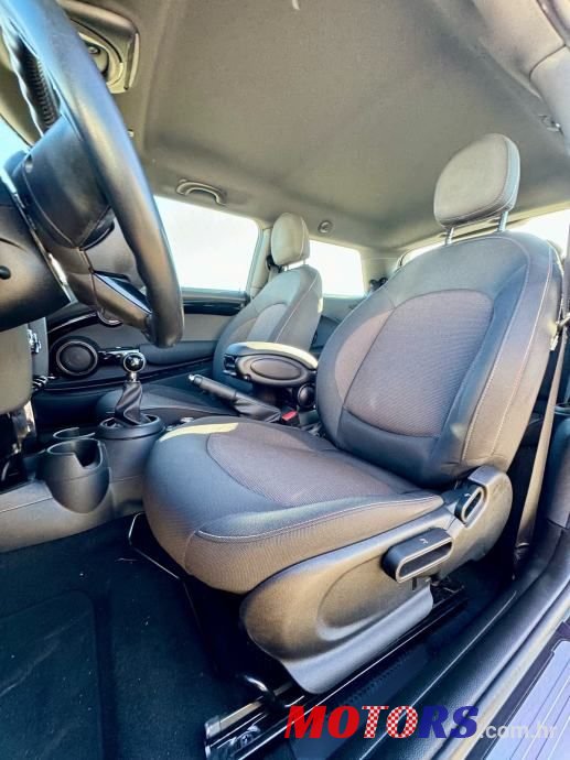 2020' MINI Cooper photo #4