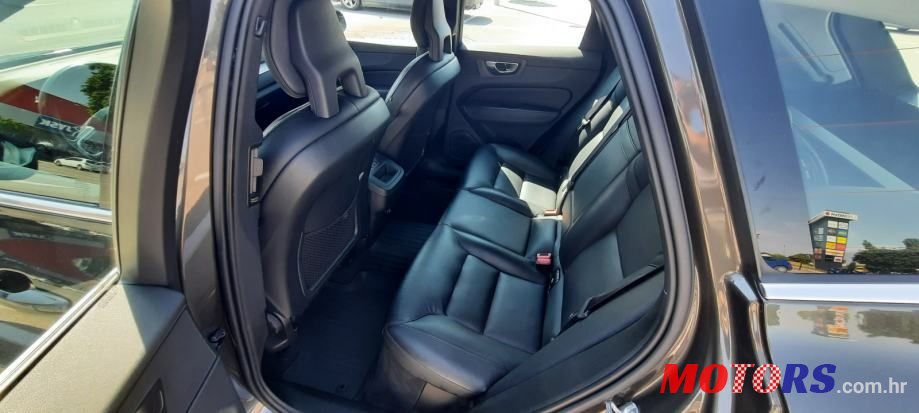 2017' Volvo XC60 photo #5