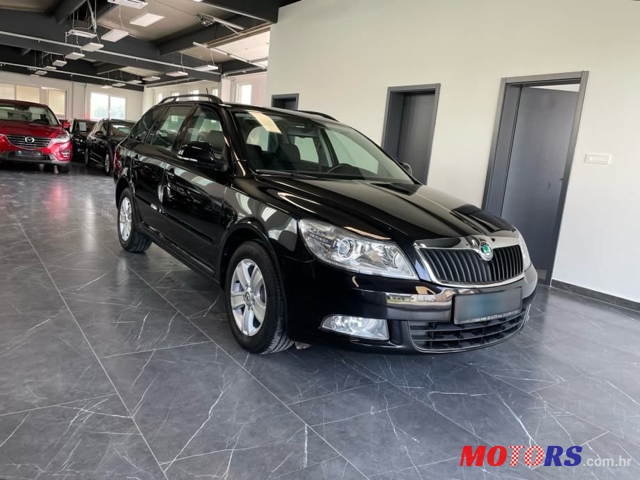 2011' Skoda Octavia Combi photo #1