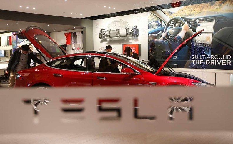 Tesla lawsuit claims thousands lost battery capacity in software update