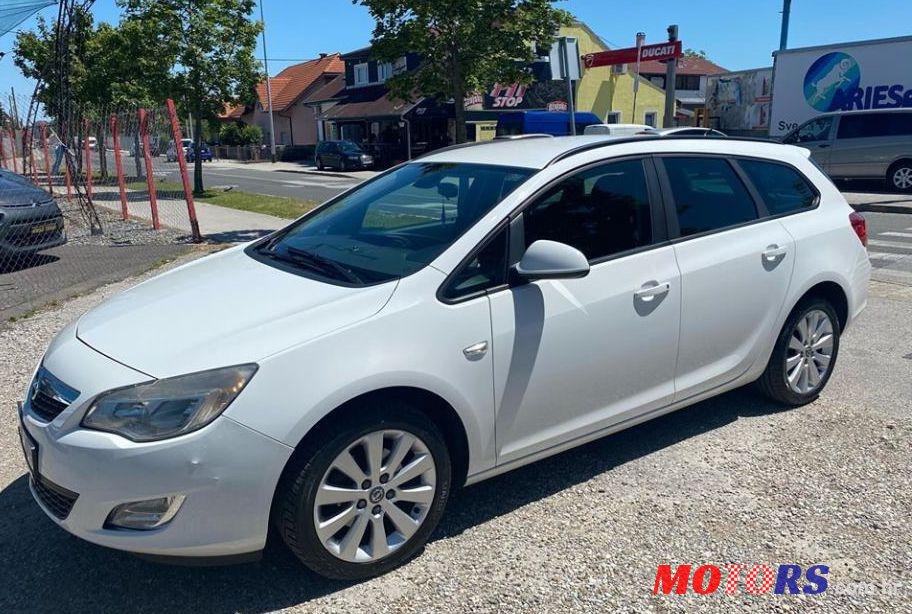 2011' Opel Astra 1,7 Cdti photo #1