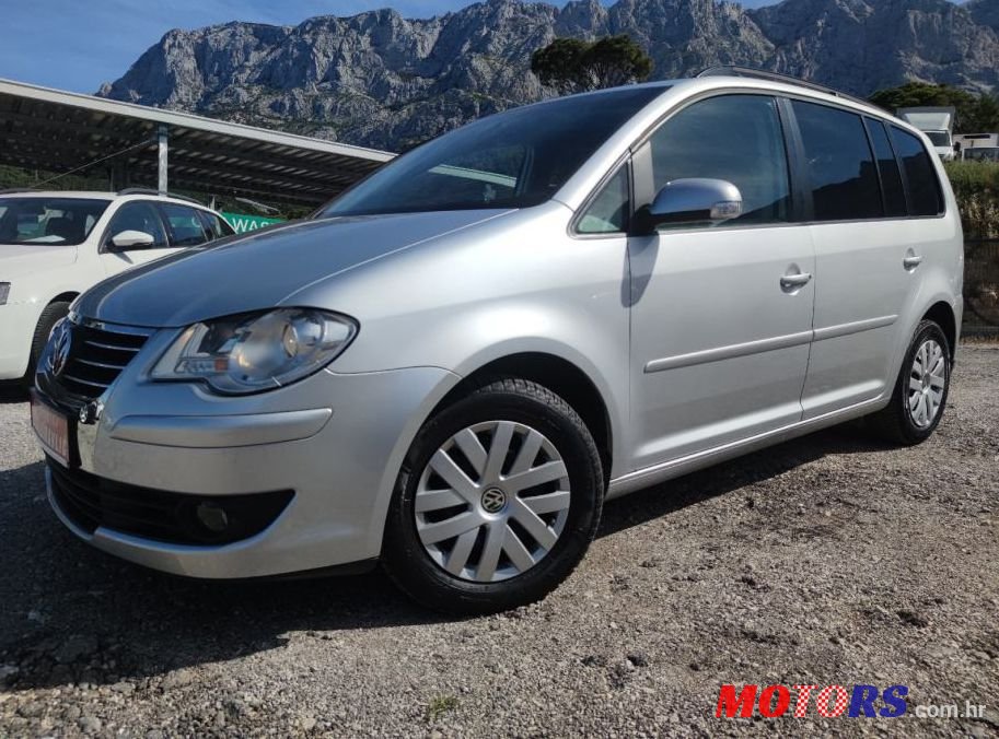 2008' Volkswagen Touran 1,9 Tdi photo #1
