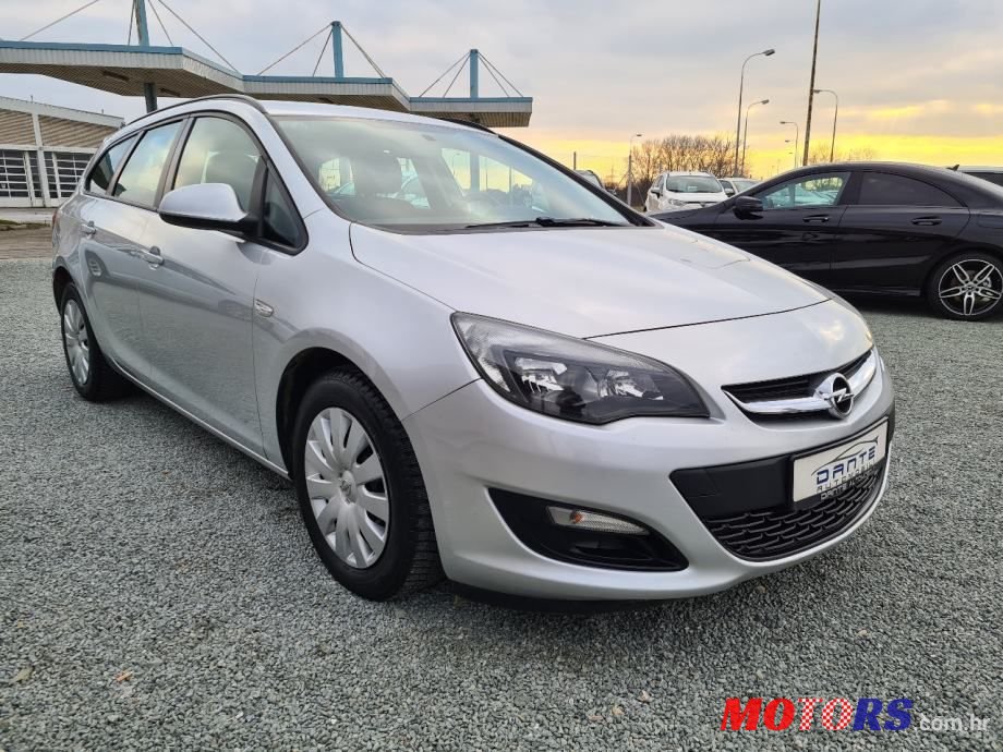 2013' Opel Astra Karavan photo #2