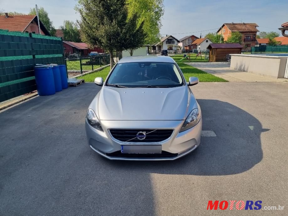 2015' Volvo V40 D2 photo #3