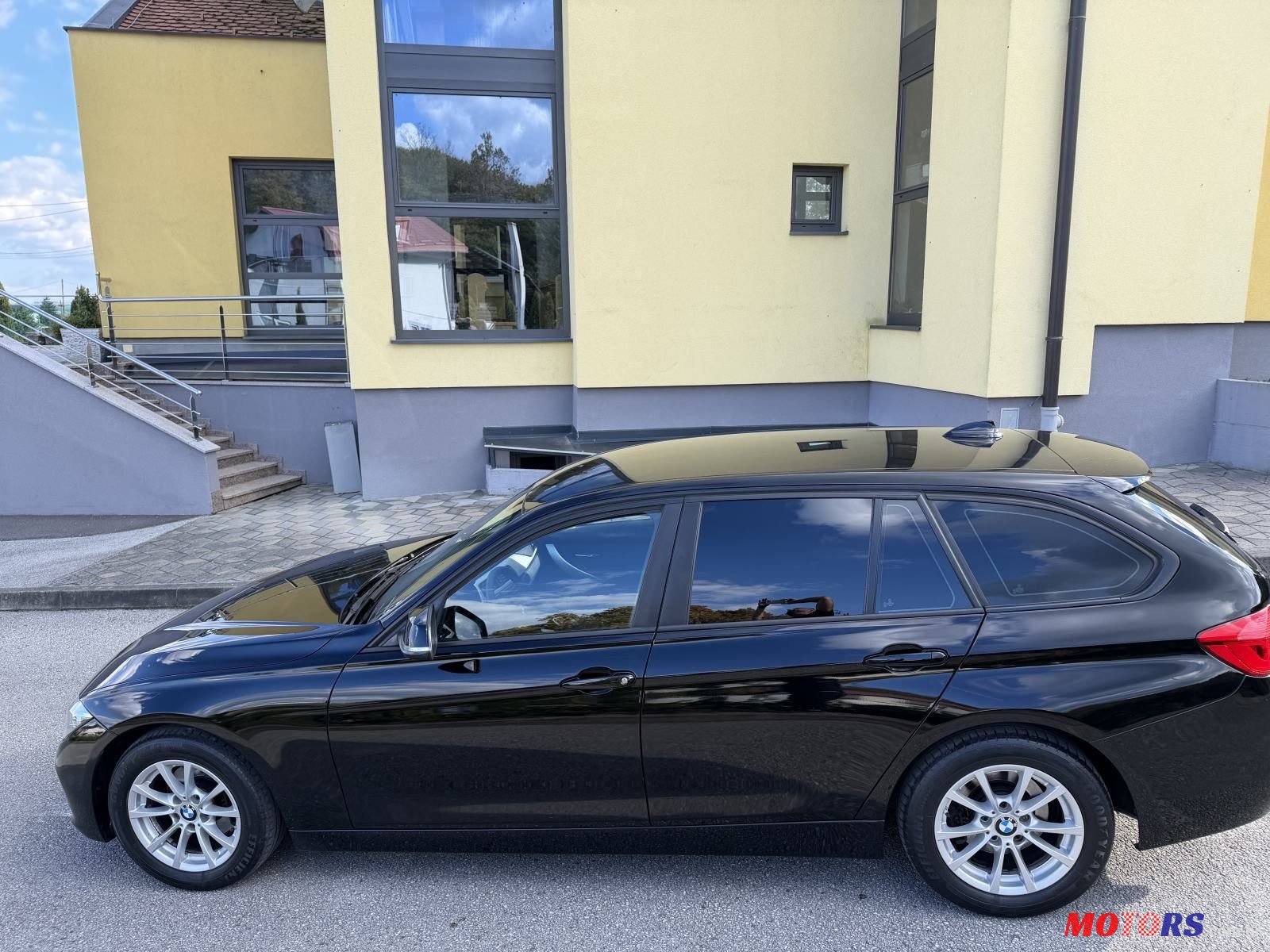 2017' BMW Serija 3 316D Touring photo #3