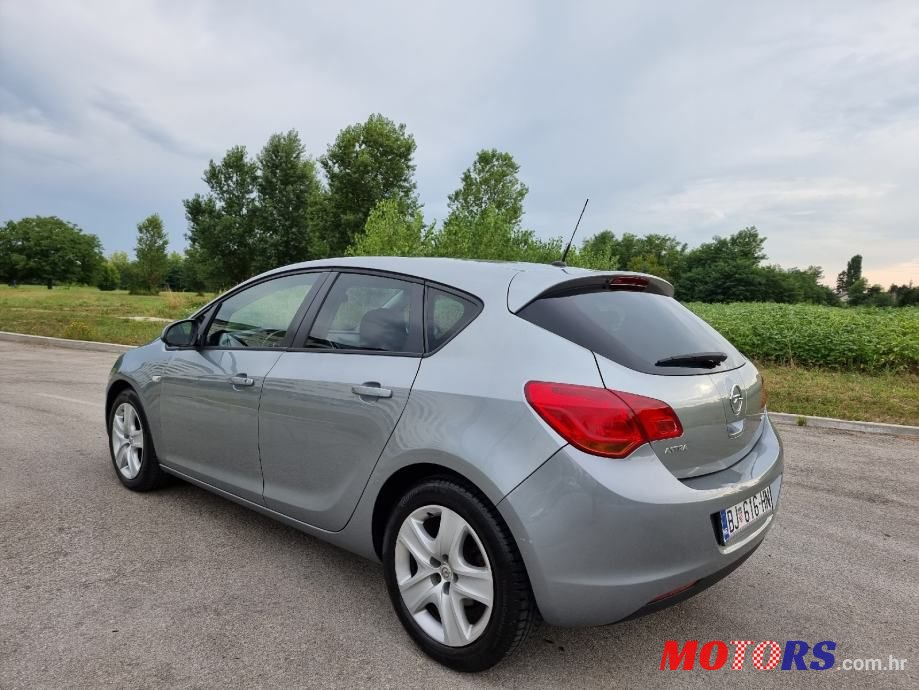 2011' Opel Astra 1,3 Cdti photo #3