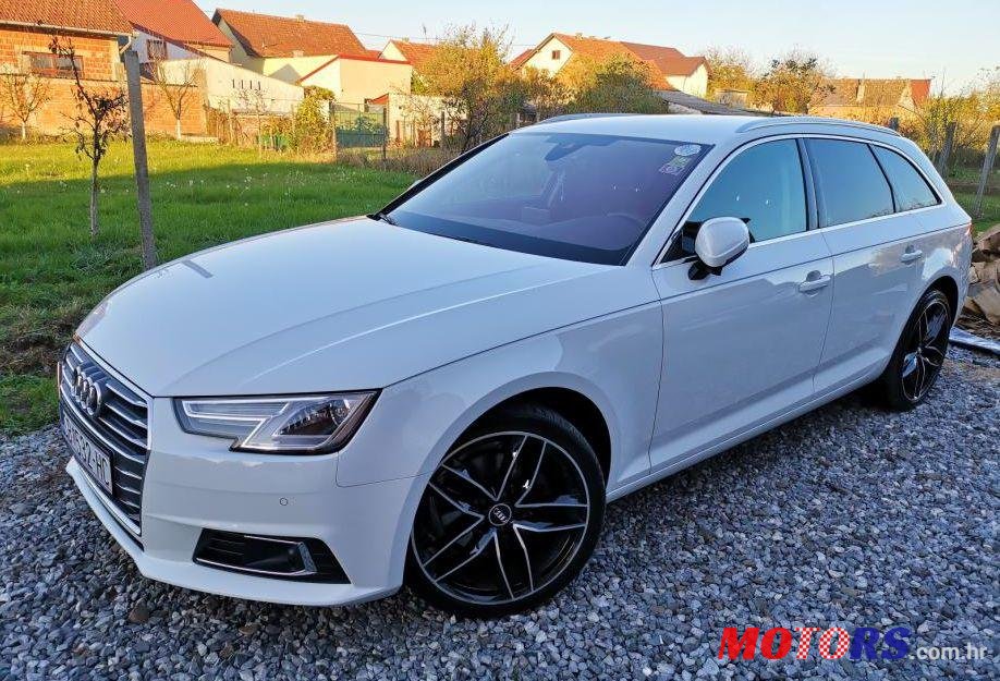 2017' Audi A4 Avant photo #1