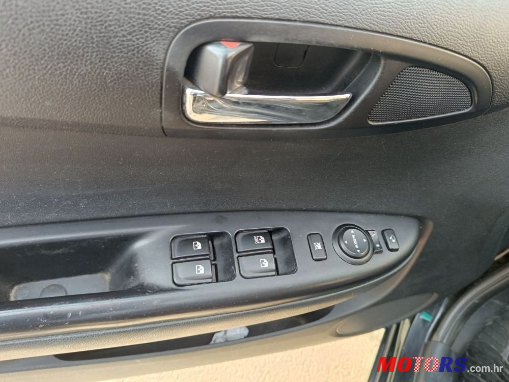 2009' Hyundai i20 1.6 Crdi photo #6