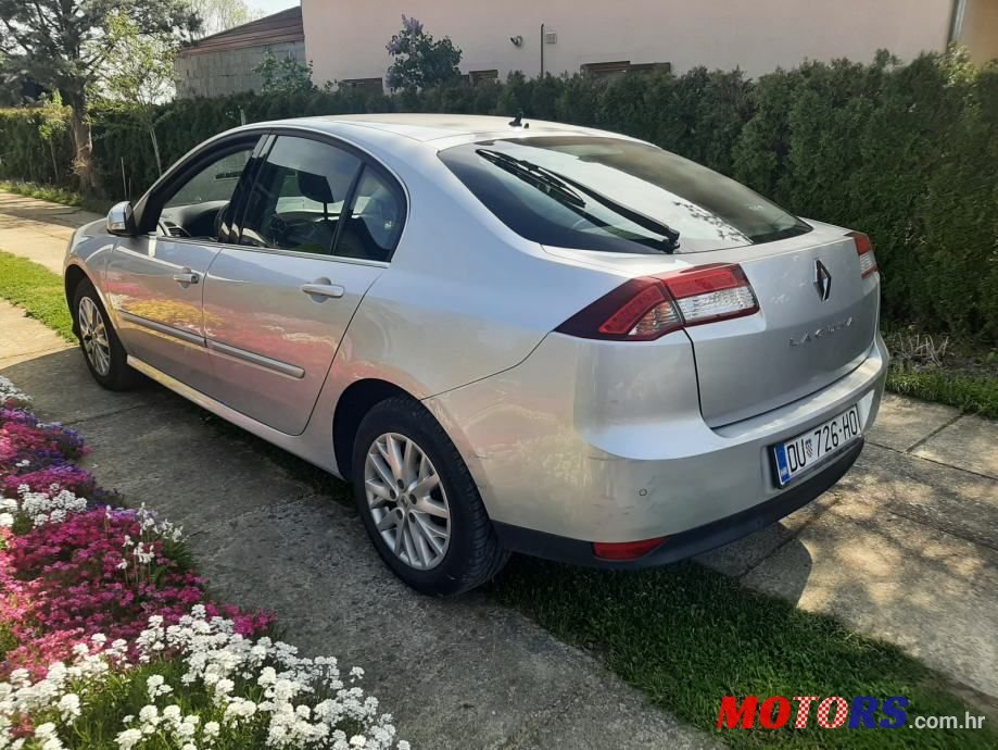 2014' Renault Laguna photo #2