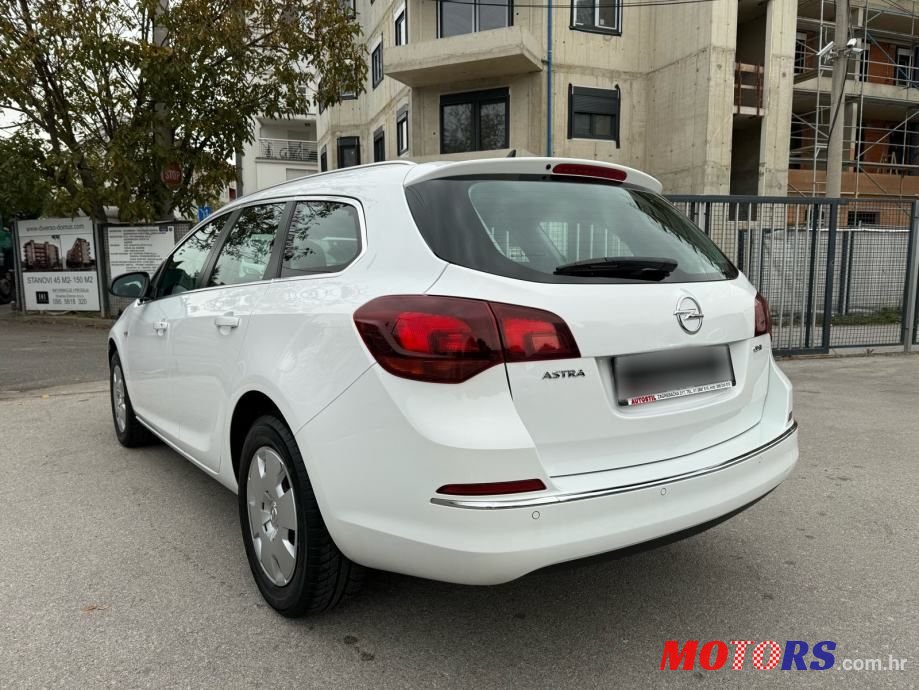 2015' Opel Astra Karavan photo #5