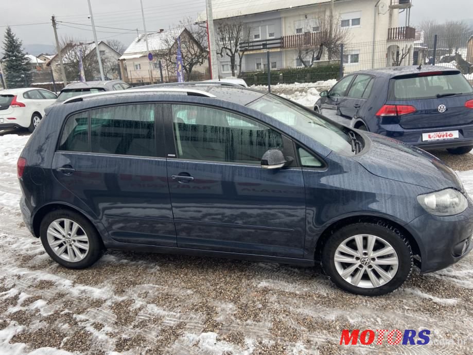 2011' Volkswagen Golf Plus photo #3