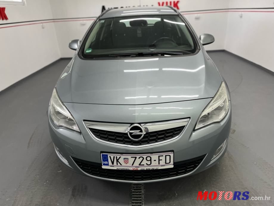 2011' Opel Astra Karavan photo #2