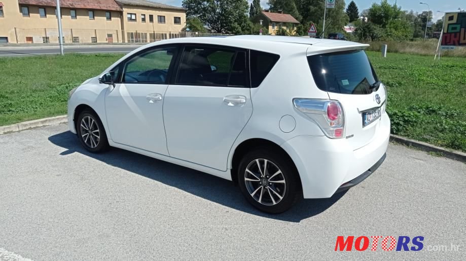 2013' Toyota Verso photo #2