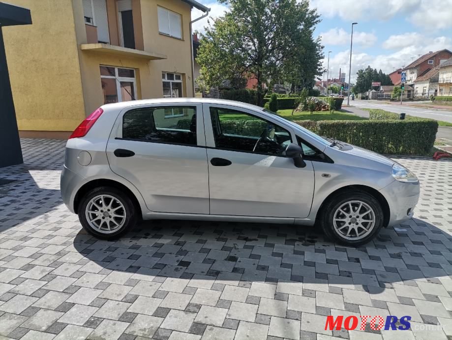 2011' Fiat Grande Punto 1,2 8V photo #2
