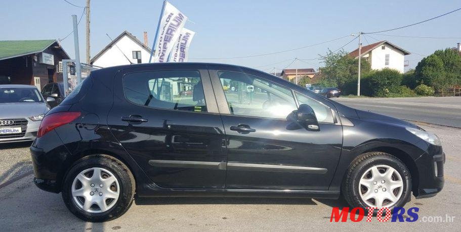 2008' Peugeot 308 16V Vti photo #1