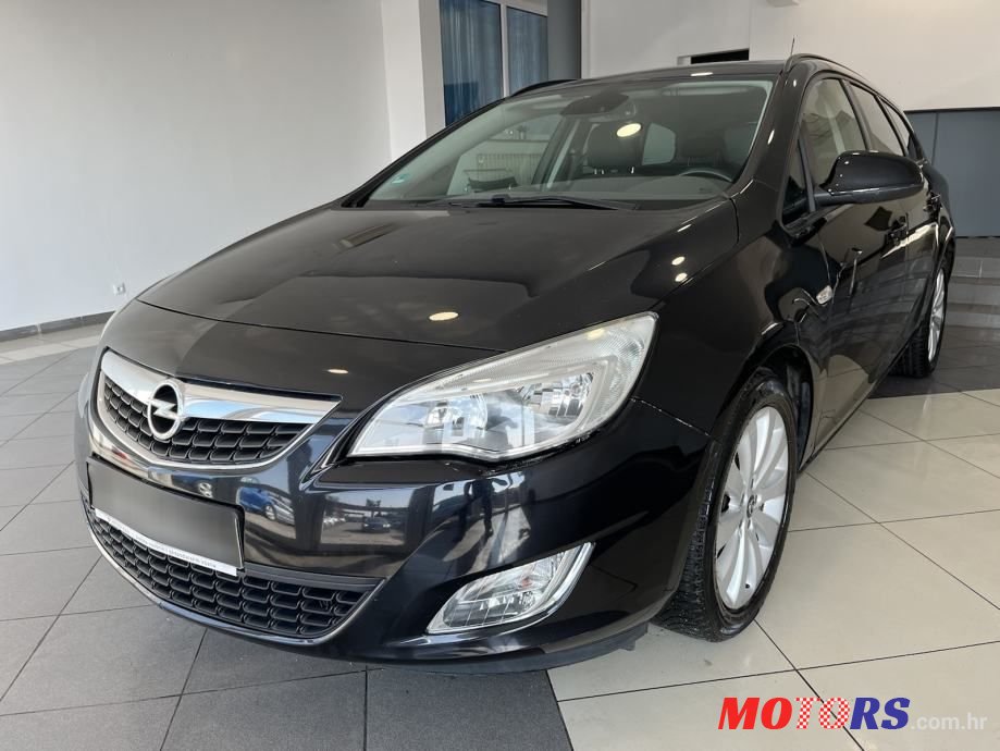 2011' Opel Astra Karavan photo #2